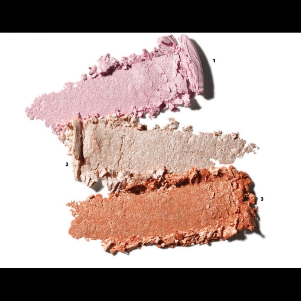 NWOB MAC Step Bright Up Extra Dimension Skin Finish Palette - Light - Picture 2 of 5